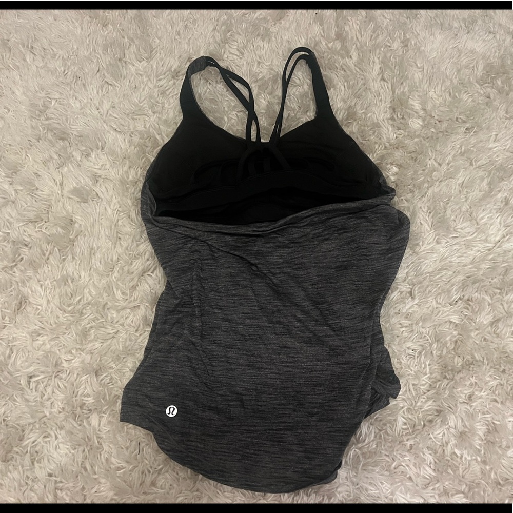 Lululemon tank size 4!🖤